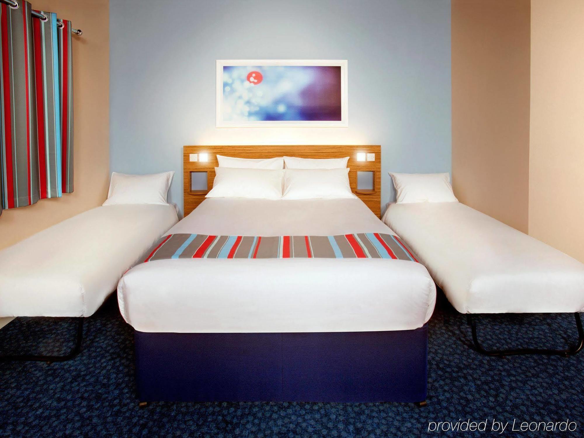 Ibis Budget London Heathrow Central Cranford Exterior foto